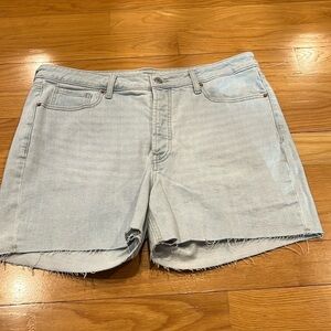 NWOT Old Navy button fly high-rise O.G straight Jean shorts size 16 .